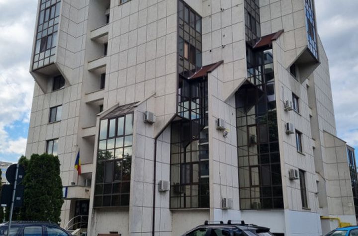 Apartament 3 camere de vanzare BACAU - Bacau anunturi imobiliare Bacau