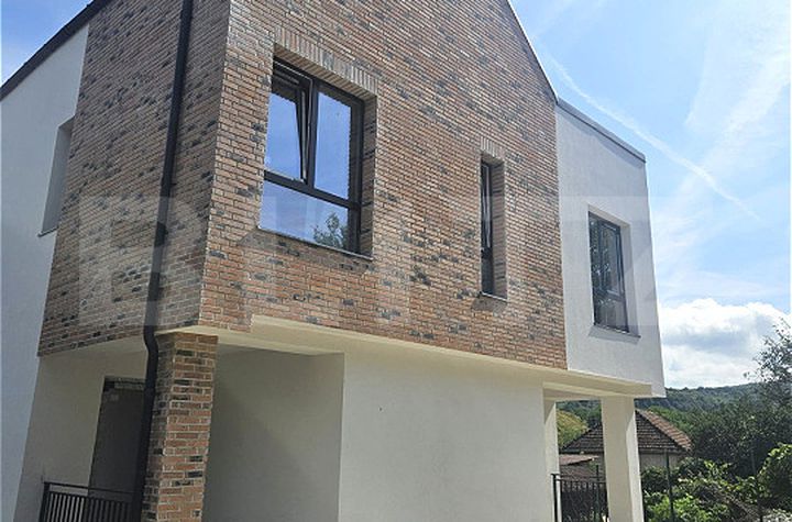 Vilă - 5 camere de vanzare FLORESTI - Cluj anunturi imobiliare Cluj