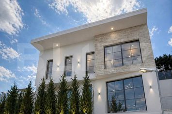 Vilă - 4 camere de vanzare FLORESTI - Cluj anunturi imobiliare Cluj