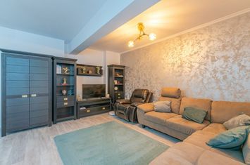 Studio mobilat și utilat, bloc 2020, etaj 3 – Terasă comuna amenajată anunturi imobiliare Brasov