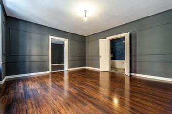 Apartament ultracentral cu 3 camere anunturi imobiliare Arad