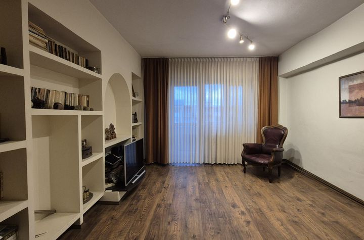 Apartament 3 camere de vanzare TARGU-JIU - Gorj anunturi imobiliare Gorj