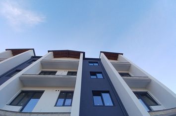 Apartament cu trei camere, decomandat, capat CUG in spate la Expo Mobila. anunturi imobiliare Iasi