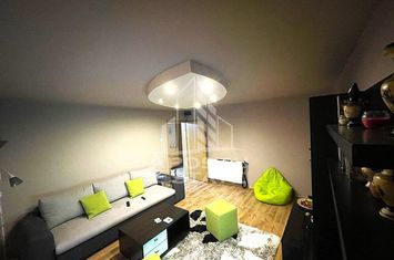Apartament cu 3 camere, decomandat,2 bai, renovat,centrala, Dambovita anunturi imobiliare Timis