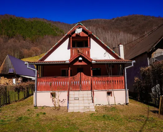 Casă 3 cam Lotrioara, 64 mp