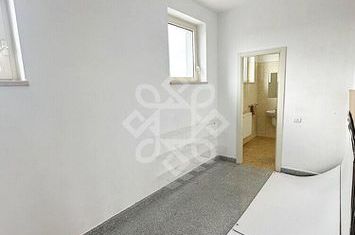 Spatiu comercial 200mp de inchiriat zona Oncea Etaj II anunturi imobiliare Bihor