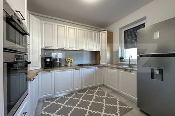 Apartament 3 camere de vanzare TRACTORU - Brasov anunturi imobiliare Brasov