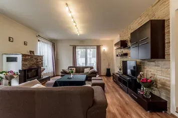 VILĂ MODERNĂ CU PISCINĂ, SAUNĂ- COMISION 0% – ARADUL NOU anunturi imobiliare Arad