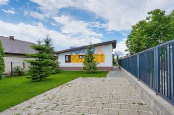 Casă cu 3 dormitoare și două băi LA CHEIE anunturi imobiliare Neamt