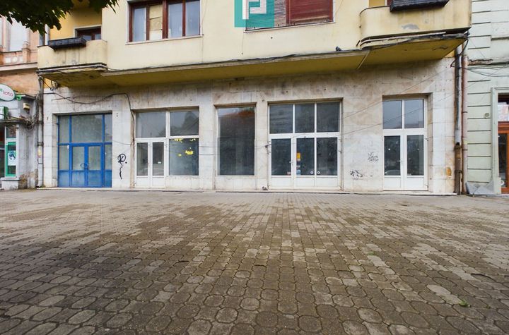 Spațiu comercial 338 mp pe Bulevardul Revoluției anunturi imobiliare Arad
