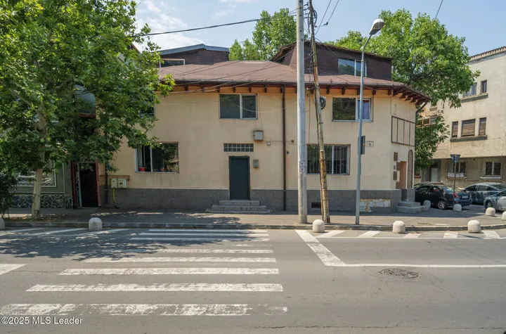Vanzare imobil 8 camere, intrare Parc Carol anunturi imobiliare Bucuresti