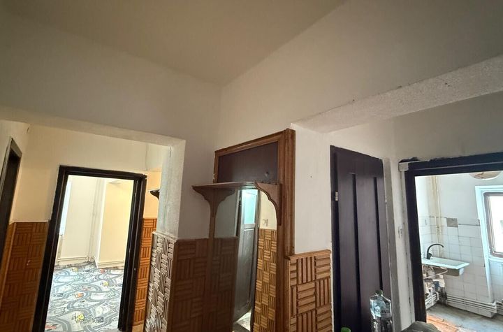 CENTRU CIVIC, APARTAMENT CU 3 CMAERE DECOMANDAT ET 2 anunturi imobiliare Iasi