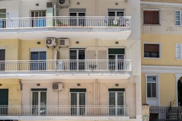 Apartament 2 camere, 66 mp, renovat 2017 anunturi imobiliare Grecia