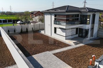 Vilă - 4 camere de vanzare CRAIOVA - Dolj anunturi imobiliare Dolj