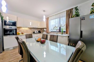 Casă - 4 camere de vanzare ORADEA - Bihor anunturi imobiliare Bihor