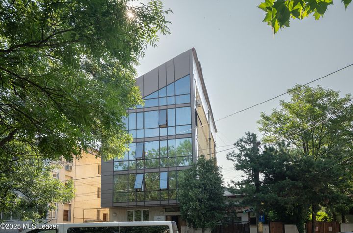 DRUMUL SARII - MACAROVICI, CLADIRE BIROURI 923 MP UTILI, LOT 360 MP! anunturi imobiliare Bucuresti