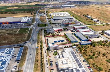 Reprezentanță auto de vânzare – Arad, Zona Industrială Micalaca Est anunturi imobiliare Arad