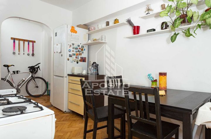Apartament cu 3 camere, decomandat, etaj intermediar, zona Iuliu Maniu anunturi imobiliare Timis