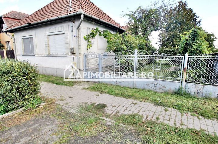 Casa 4 camere,100 mp,990 mp teren,zona centrală, 0% comision anunturi imobiliare Mures