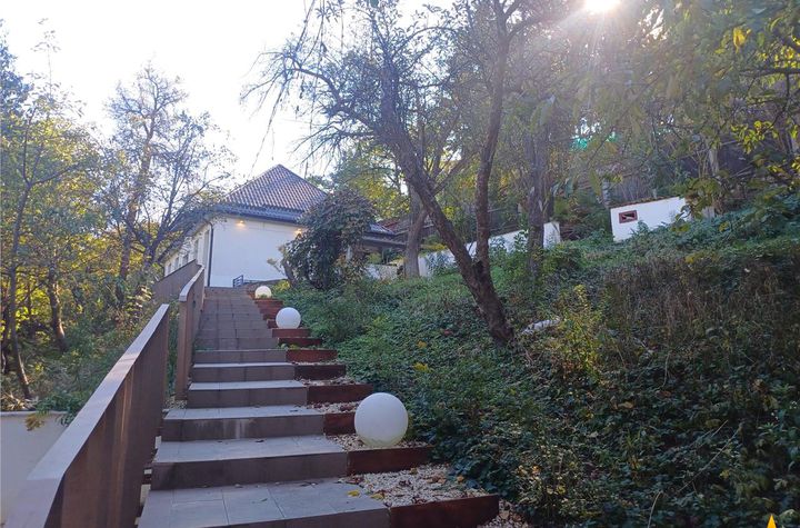 Casă - 3 camere de inchiriat BRASOVUL VECHI - Brasov anunturi imobiliare Brasov