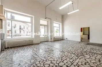 Spatiu comercial ,cu vitrina de  in zona Boul Rosu. anunturi imobiliare Arad
