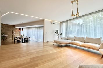 Vilă individuala | complex cu piscină interioară | Cambridge School anunturi imobiliare Bucuresti