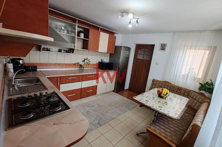 Casă - 4 camere de vanzare IASI - Iasi anunturi imobiliare Iasi