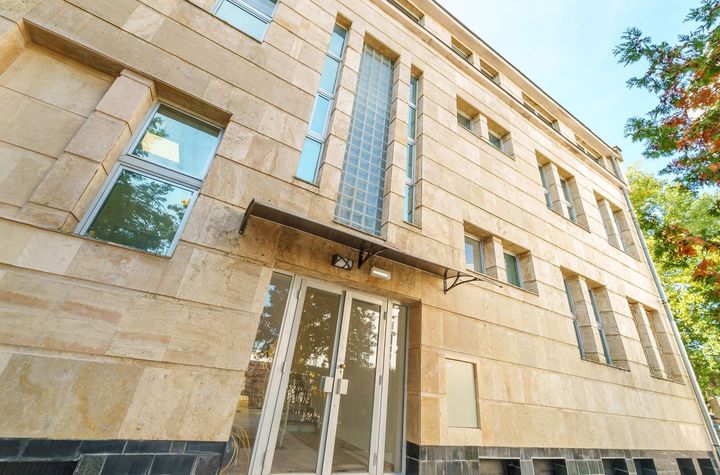 Birouri de închiriat in cladire simbol anunturi imobiliare Arad