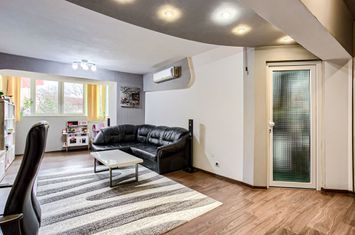 Apartament 3 camere de vanzare POLIVALENTA - Arad anunturi imobiliare Arad