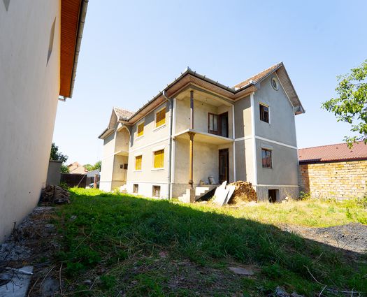 Vilă 8 cam Sebes, 334 mp, P+1