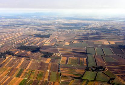 Cadastrarea terenurilor agricole, prioritate pentru premierul Cioloș. Proprietarii se pot înscrie gratuit