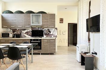 Apartament central cu 3 camere de vanzare in Oradea anunturi imobiliare Bihor