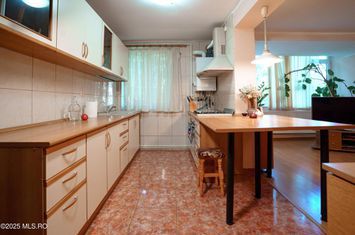 Apartament 4 camere in zona Tomis Nord anunturi imobiliare Constanta