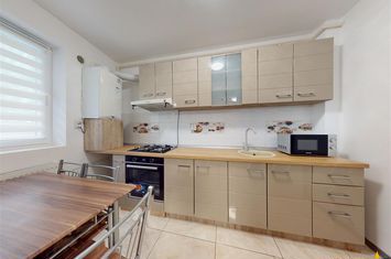 Apartament 2 camere de vanzare TRACTORUL - Brasov anunturi imobiliare Brasov