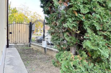 Apartament la casa de vanzare 88 mp si curte proprie in Iosia anunturi imobiliare Bihor