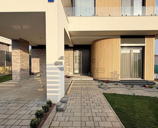 Vilă 5 cam Dealuri Oradea, 243 mp, P+2