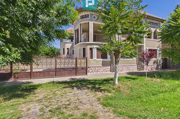 Casă/vilă cu 10 camere – Ineu, centru anunturi imobiliare Arad