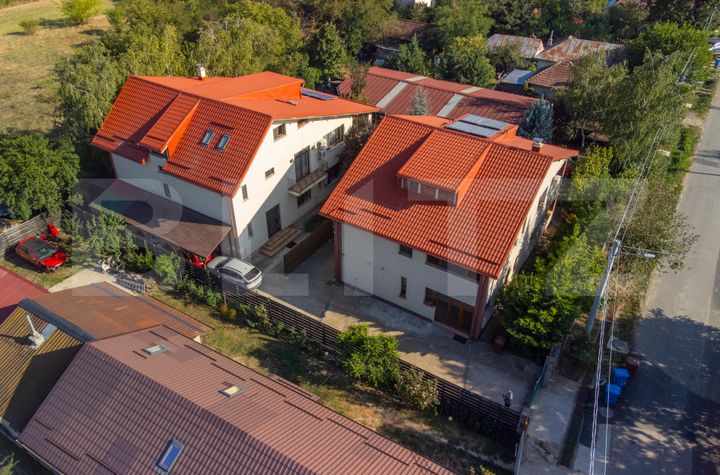 Vilă - 8 camere de vanzare TARGOVISTE - Dambovita anunturi imobiliare Dambovita