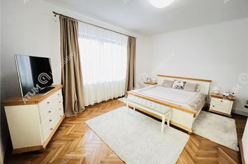Casă - 6 camere de vanzare TREI STEJARI - Sibiu anunturi imobiliare Sibiu