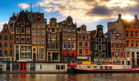 Amsterdam, printre puţinele oraşe în care piaţa imobiliară nu a fost afectată de recesiune