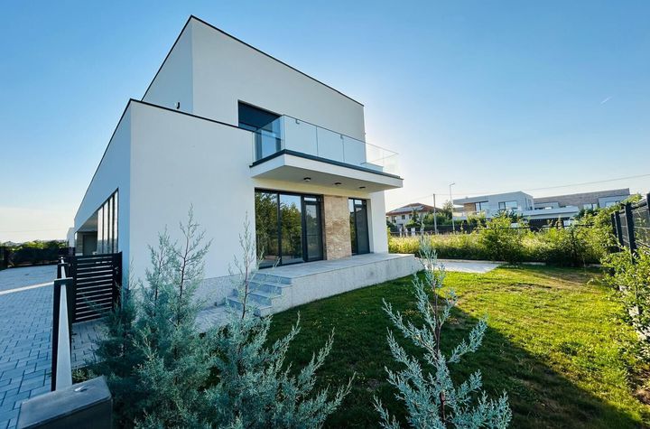 Modern villa located near the lake and forest, Dendrological Park anunturi imobiliare Bucuresti
