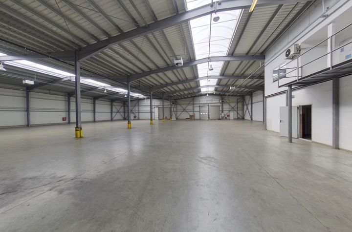 HALĂ INDUSTRIALĂ ARAD 856 MP  Zona industrială Arad Sud anunturi imobiliare Arad
