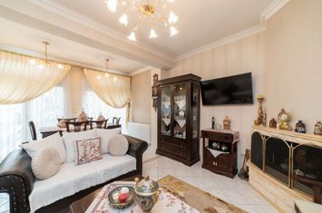 Mezonetă 130 mp, 3 niveluri în Nea Peramos anunturi imobiliare Grecia