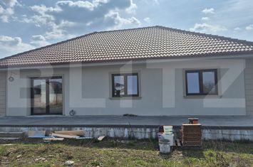 Casă - 4 camere de vanzare SATU MARE - Satu Mare anunturi imobiliare Satu Mare