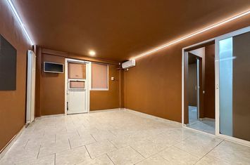 Foto 3 Spatiu comercial stradal, vad pietonal, parcare libera anunturi imobiliare Sector 4