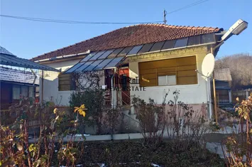 Casă - 4 camere de vanzare BRAD - Hunedoara anunturi imobiliare Hunedoara