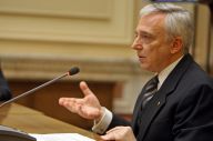 Isărescu se opune majorării TVA, FMI se opune impozitării progresive