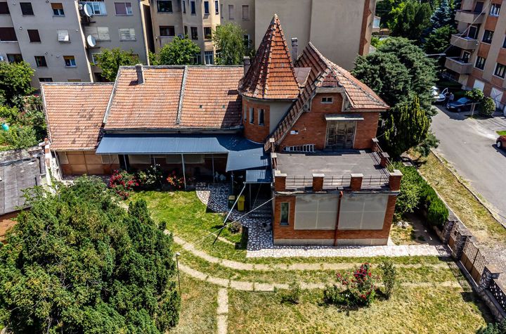 Proprietate cu teren generos în cea mai râvnită zonă a Aradului anunturi imobiliare Arad