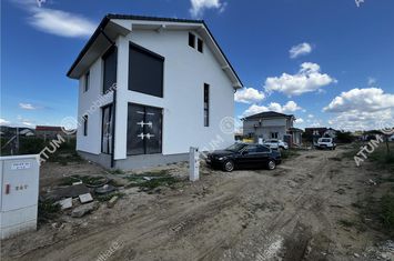 Vilă - 4 camere de vanzare CRISTIAN - Sibiu anunturi imobiliare Sibiu