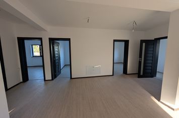 Casă - 4 camere de vanzare HEMEIUS - Bacau anunturi imobiliare Bacau